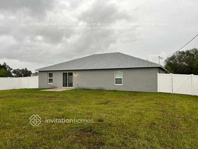 Building Photo - 529 SW Undallo Rd