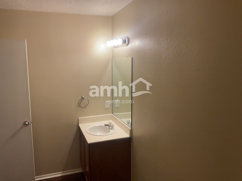 Building Photo - 5205 Caprock Dr NE