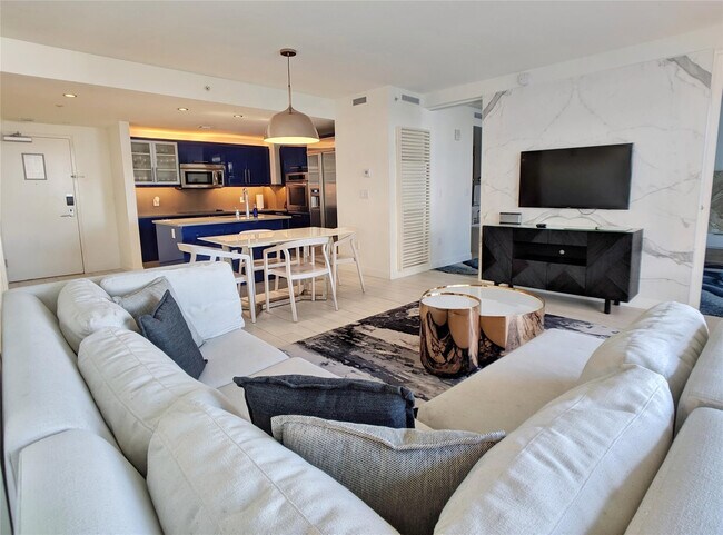 Building Photo - 3101 Bayshore Dr