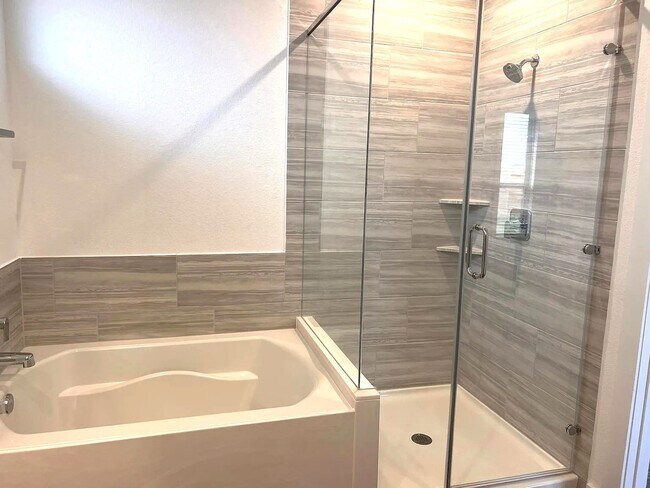 Building Photo - 1593 Sunrise Gables Dr