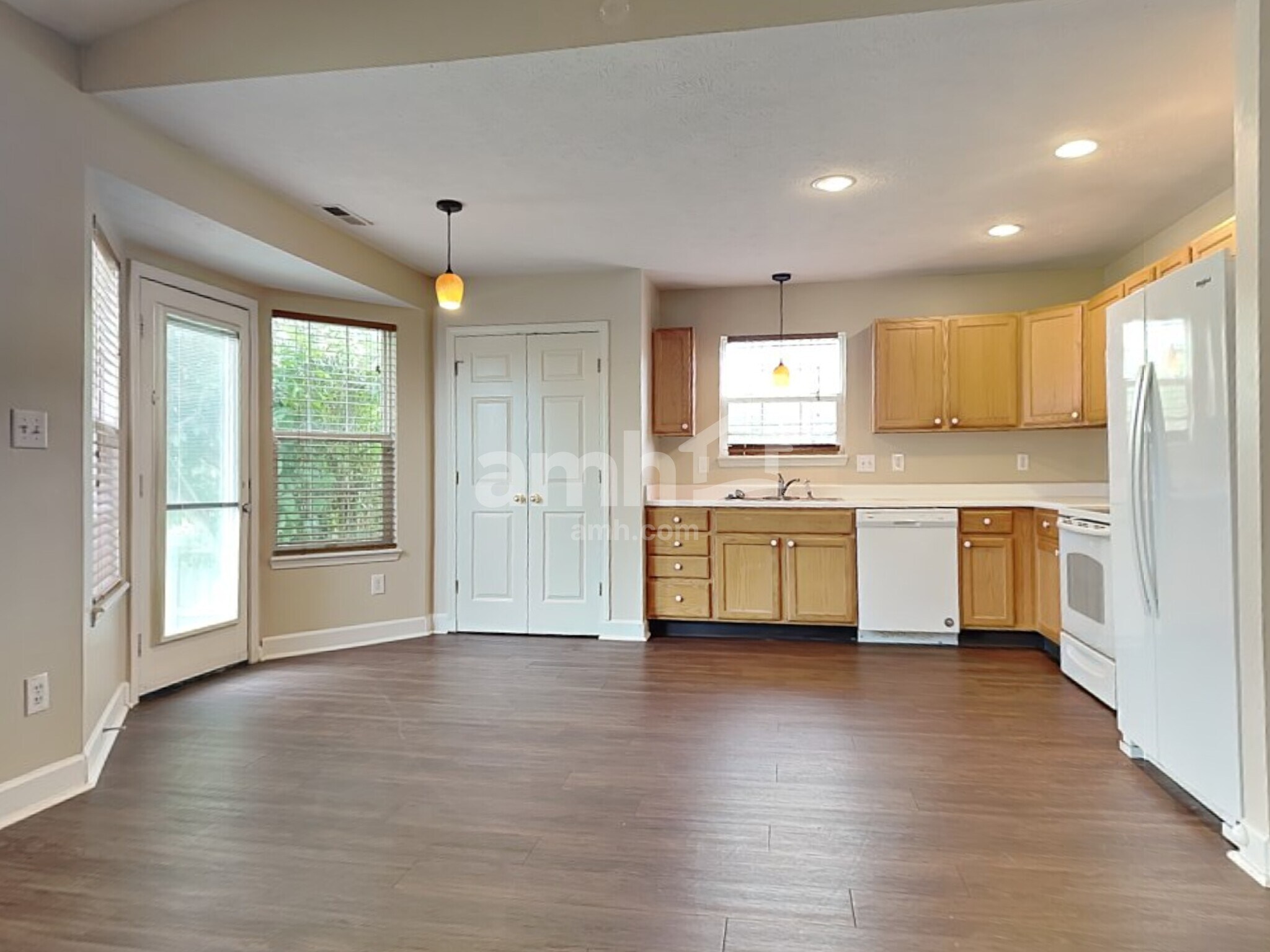 Building Photo - 3345 Crestwell Dr