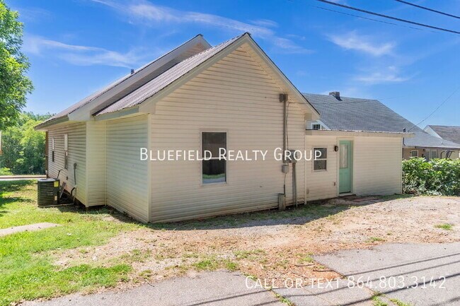 Building Photo - 26 N Main St