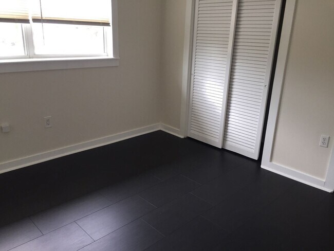 Building Photo - Ocean Breeze #14