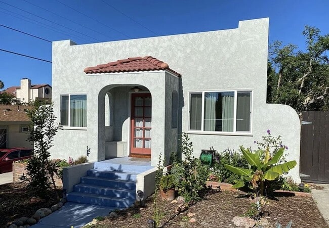 Primary Photo - Charming 2 Bed, 1 Bath Home with Modern Up...