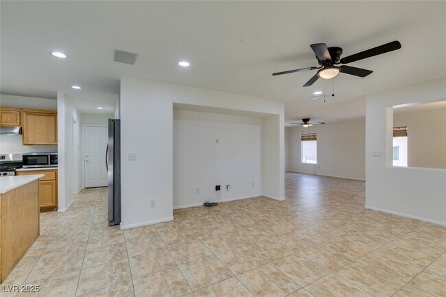 Building Photo - 210 Lynbrook St