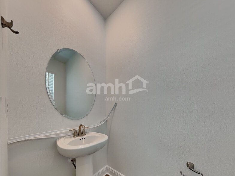 Building Photo - 6757 Atlantic Bch Ave