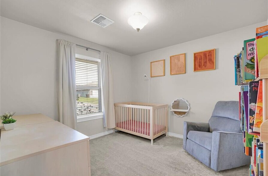 Building Photo - 1004 Village Dr