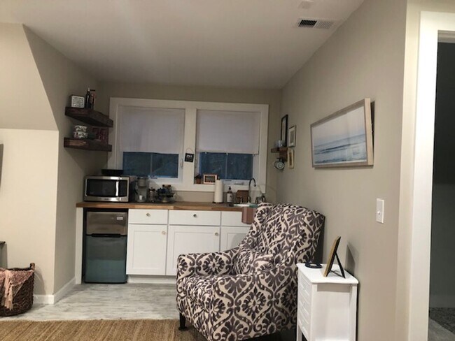 Building Photo - Stunning Home in Rose Hill! $1,000 October...