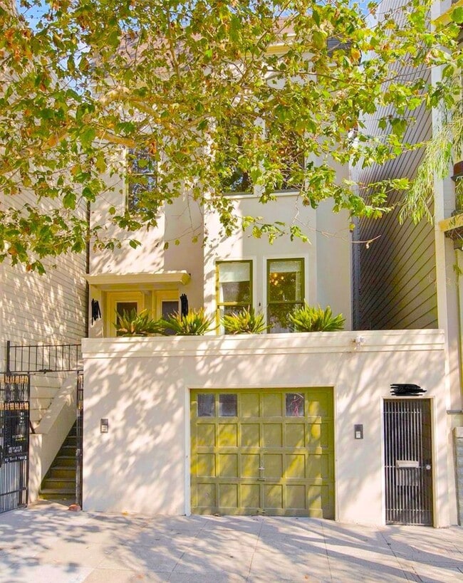 Primary Photo - 226-230 Scott St