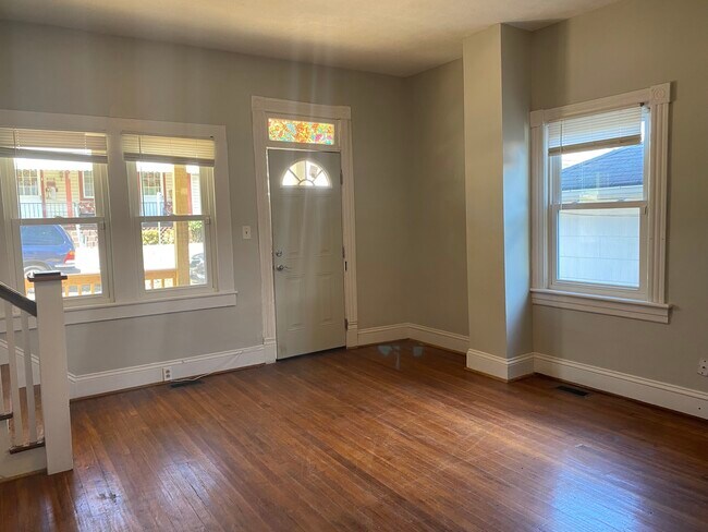 Building Photo - 128 Marshall St