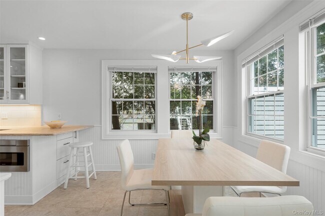 Building Photo - 225 Larchmont Ave