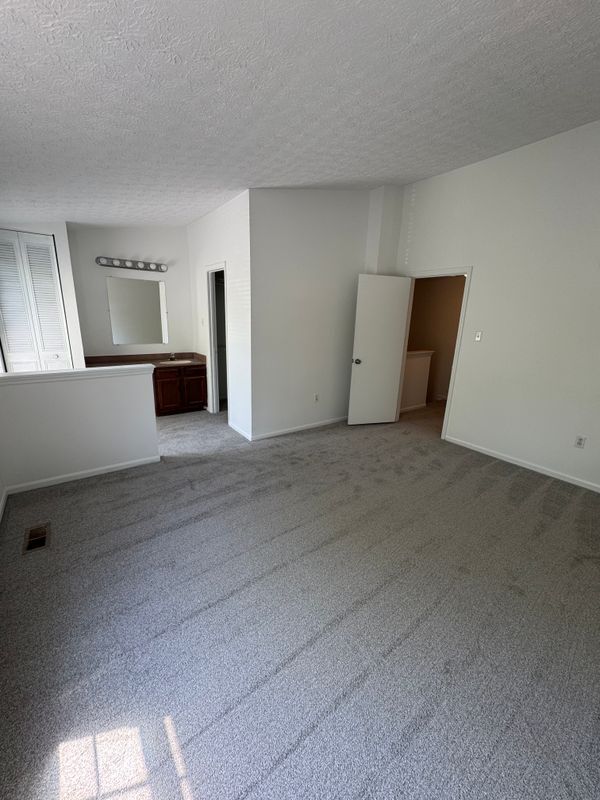 Building Photo - 9730 Red Clover Ct