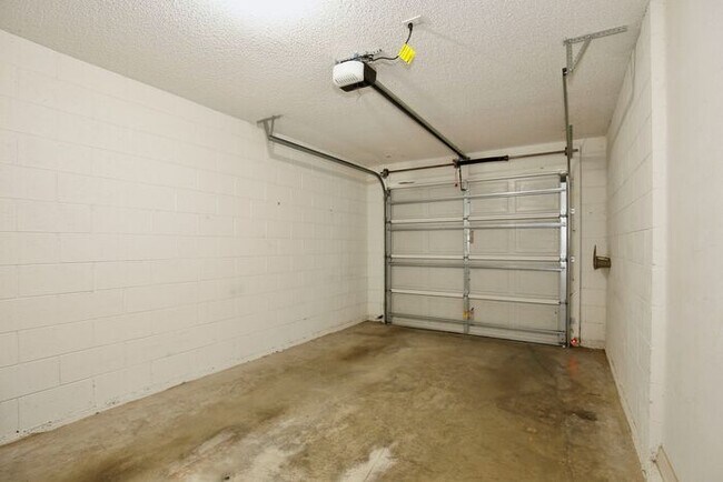 Building Photo - Beautiful 2/2.5 Townhome in the Gated Community of Waterford Villas - East Orlando is Available Now!