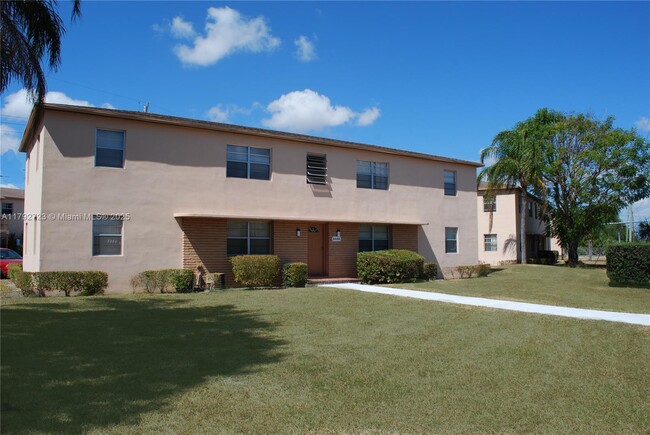Building Photo - 6525 SW 57th Ct