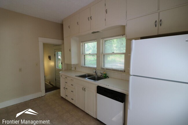 Building Photo - 1010 Ratone St