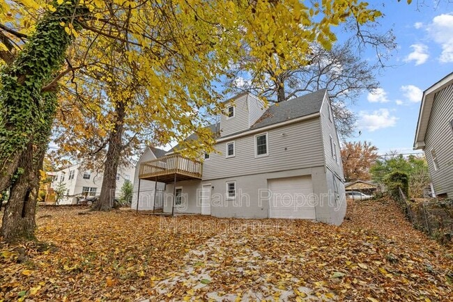 Building Photo - 741 9th Ave W