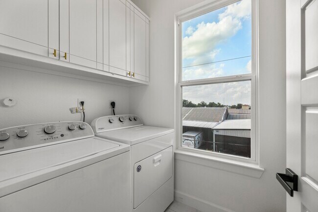 Building Photo - 1234 E 23rd St