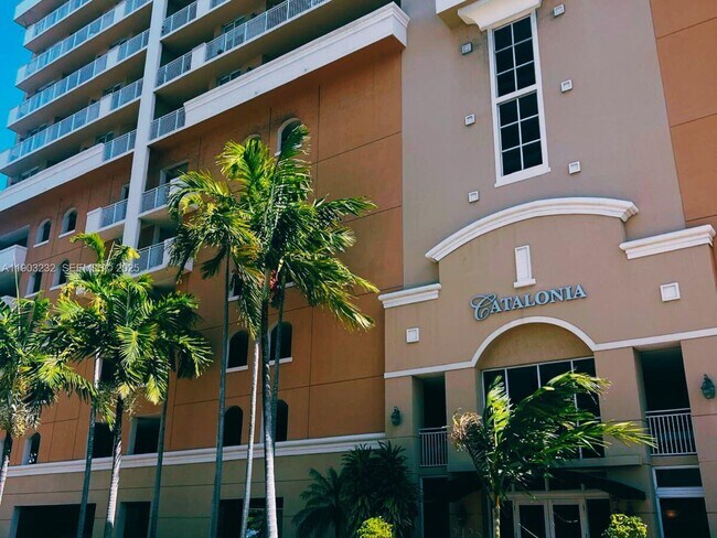 Building Photo - 2425 SW 27th Ave