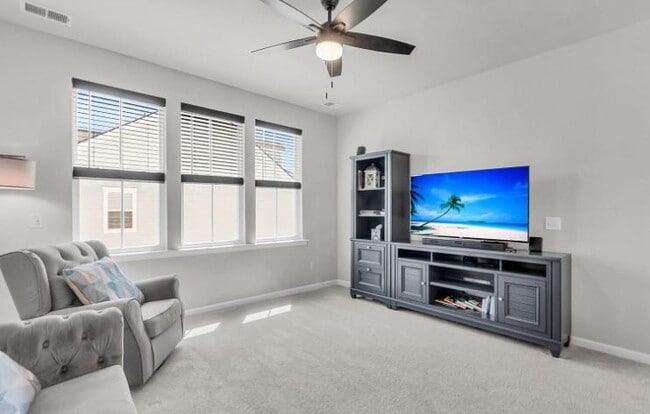 Building Photo - 399 Woodgate Wy