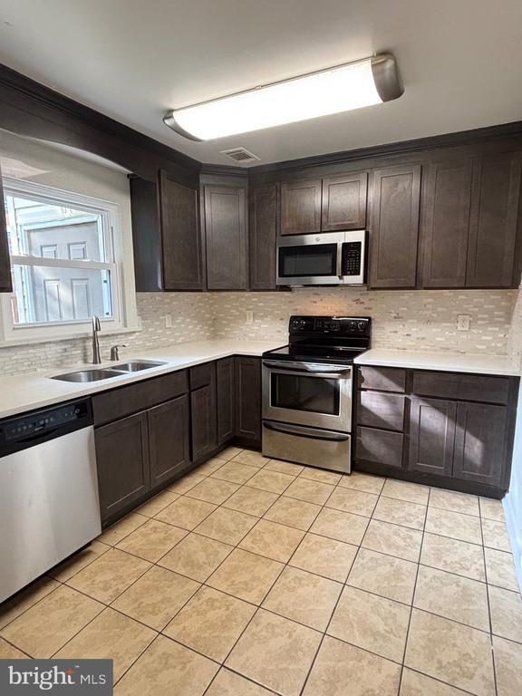 Building Photo - 109 Ash Hollow Dr