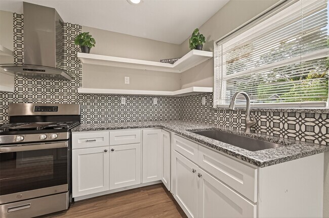 Building Photo - 5613 Dorothy Ann Dr