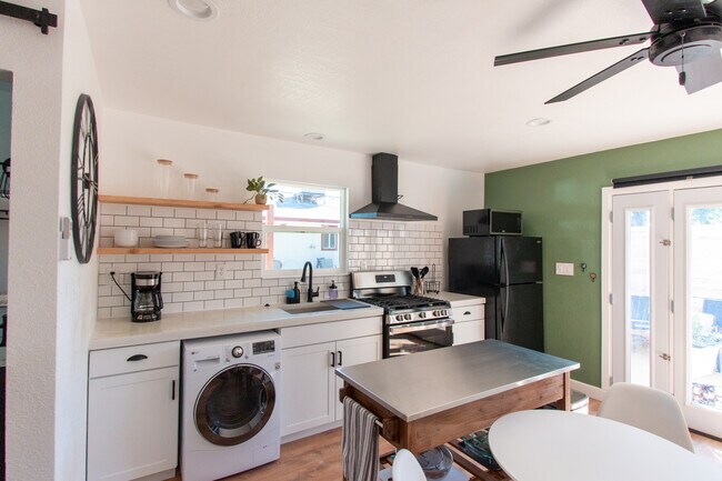 Building Photo - 3390 Cutlas Ct