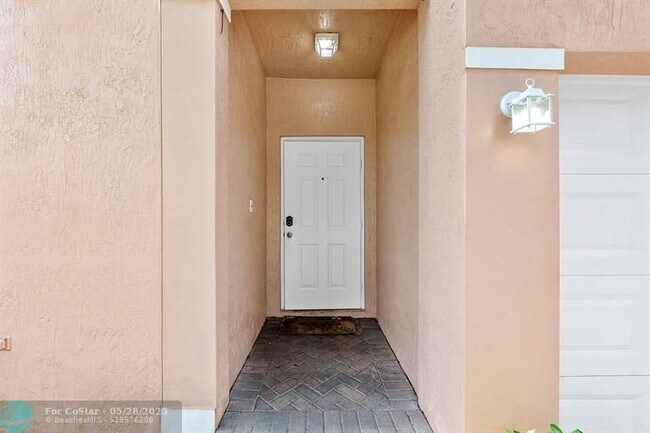 Building Photo - 9090 NW 40th Pl