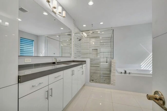 Building Photo - 17081 Five Waters Ave