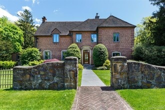 Building Photo - 10 Ridge Pl