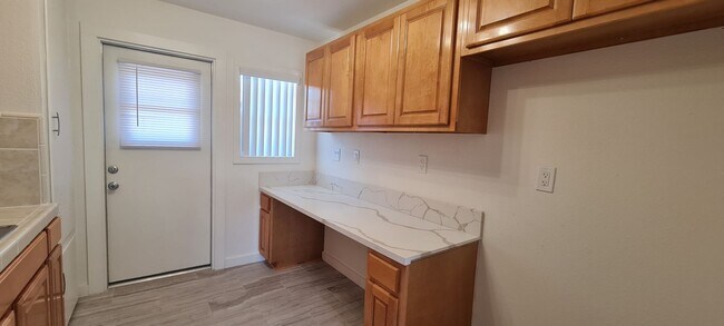 Building Photo - Newly Remodeled 1 Bedroom / Call or text O...