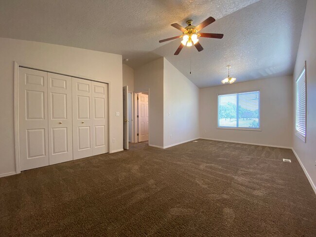 Building Photo - Large 3bed, 2bath, 2car garage duplex unit 1,710sq.ft. with RV parking