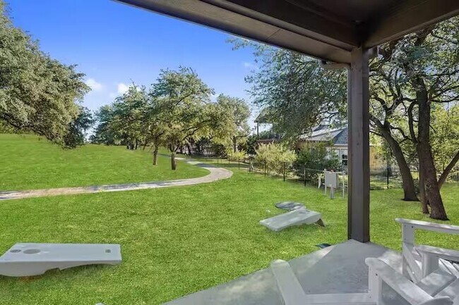 Building Photo - 585 Demarett Dr