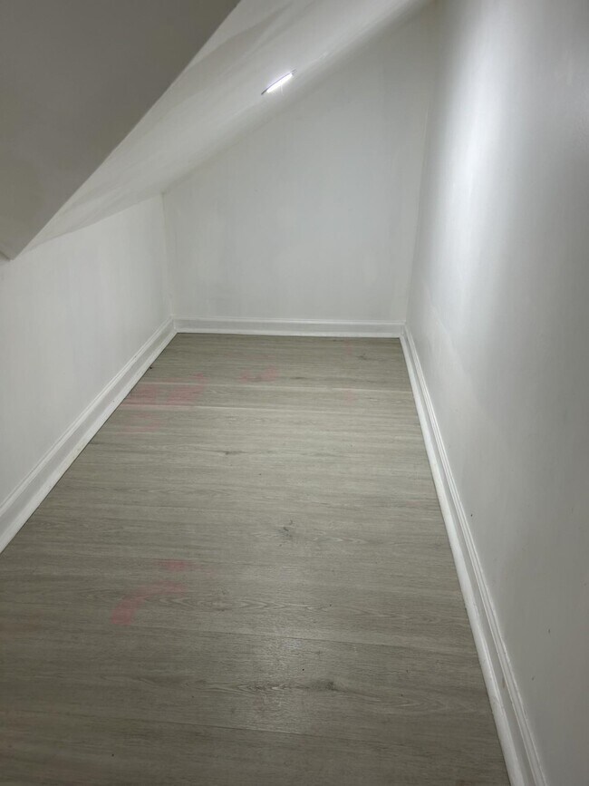 Building Photo - 28 Linden Ave