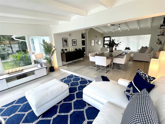 Building Photo - 2424 Tortugas Ln