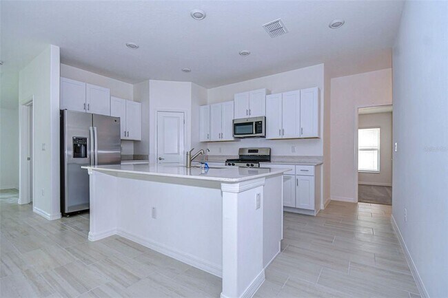 Building Photo - 8879 Little Bluestem Dr