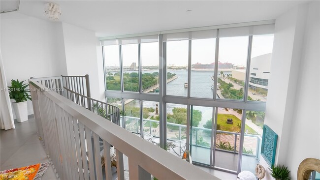 Building Photo - 1 br, 1.5 bath Condo - 888 Biscayne Blvd A...