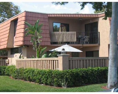 Front Entrance Privacy Patio - 8189 Severn Dr