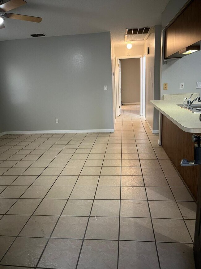 Building Photo - Move-In Ready 2BR/2BA Home with Modern Updates & Prime Zephyrhills Location!