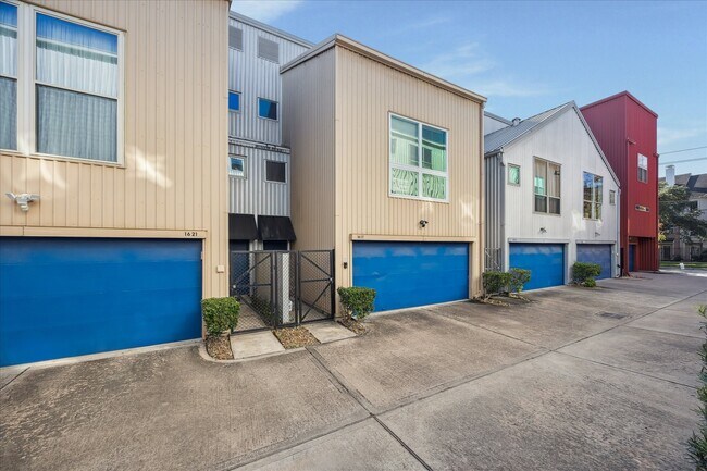 Building Photo - 1617 Tuam St