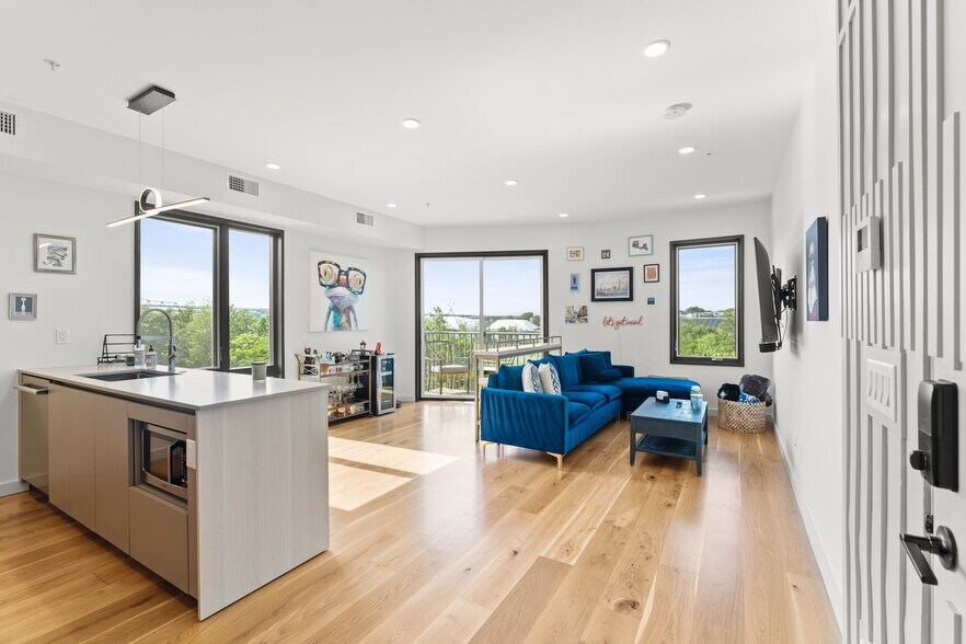 Building Photo - 191 Condor St