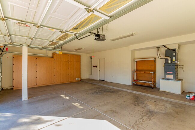 Building Photo - 1462 W. Roadrunner Dr.