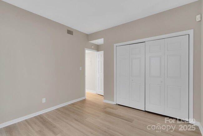 Building Photo - 224 N Poplar St