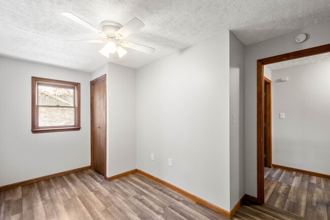 Building Photo - SCORE $500 OFF 1ST MONTH OF RENT! 2 bedroo...