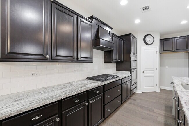 Building Photo - 686 Northlake Blvd