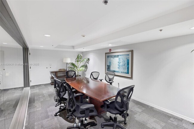 Building Photo - 1155 Brickell Bay Dr