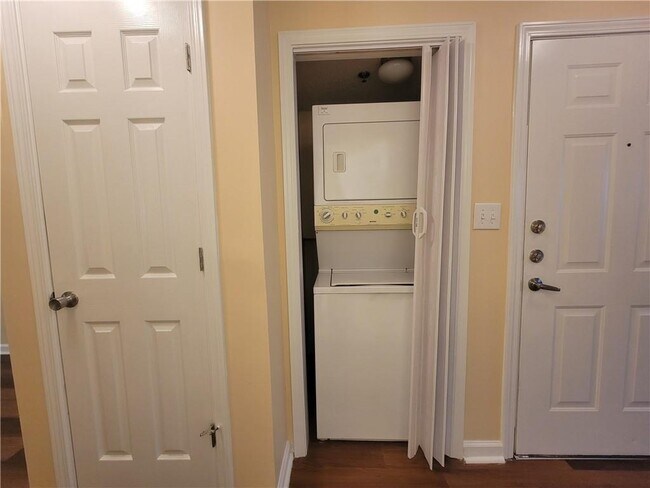 Building Photo - 245 Amal Dr SW