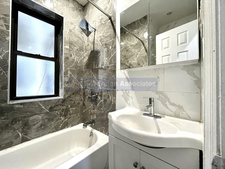 Building Photo - 539 W 156th St