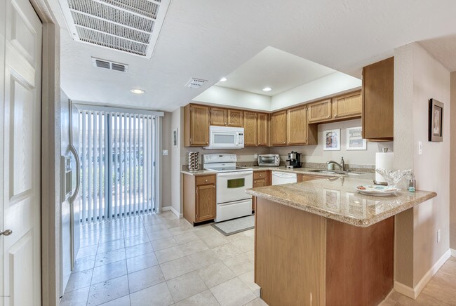 Building Photo - 9445 N 94th Pl