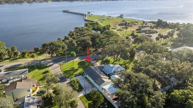 Building Photo - 1146 Riverside Dr