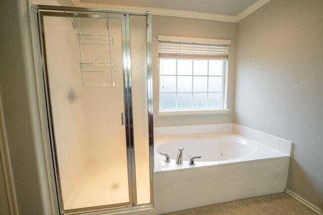 Building Photo - Beautiful 3 bed / 2 bath in New Tulsa!